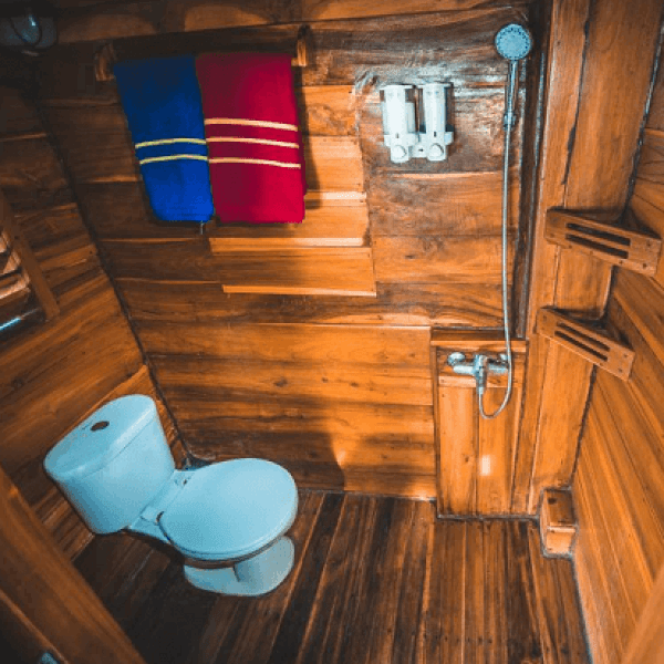 Bathroom on Ratu Laut
